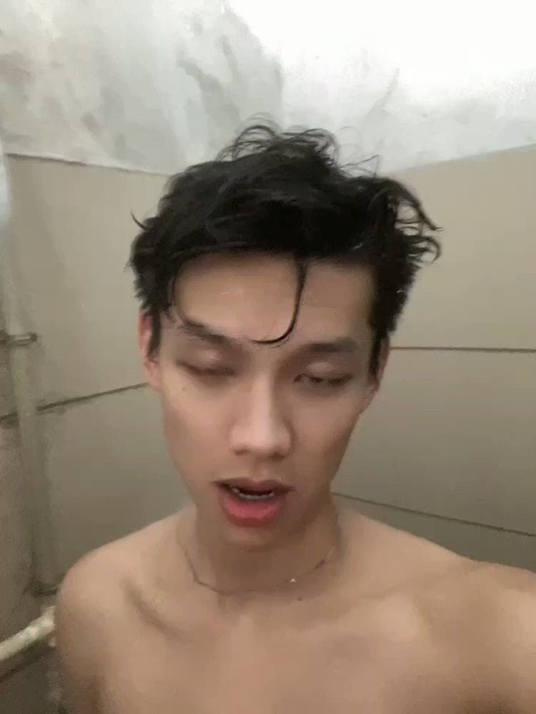 骚吗有没有帅哥爸爸给我寄鞋子