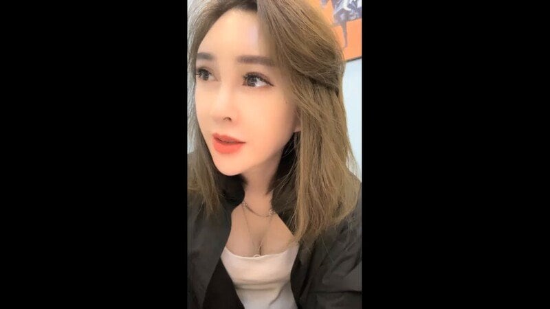 9分颜值美御姐难得3P名场面两人活不太行一个直接口射了边操边吃屌搞不了几下缴枪.