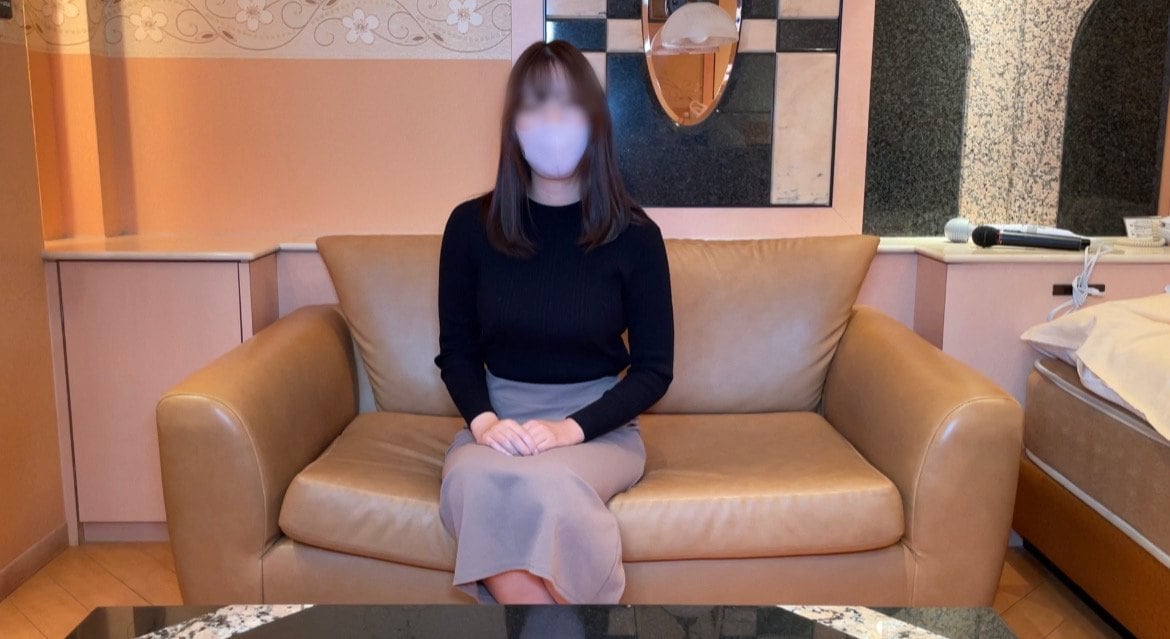 在大型旅行社工作的超超稀有美女OL首次摄影！对会说3国语言的素人女儿偷偷解开皮筋无言地取出。特典人生第一次用3