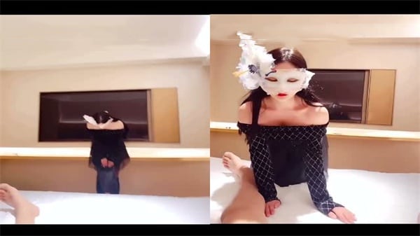 推特极品反差婊爱丝袜女神的VIVIAN姐2022最新定制啪啪两部1