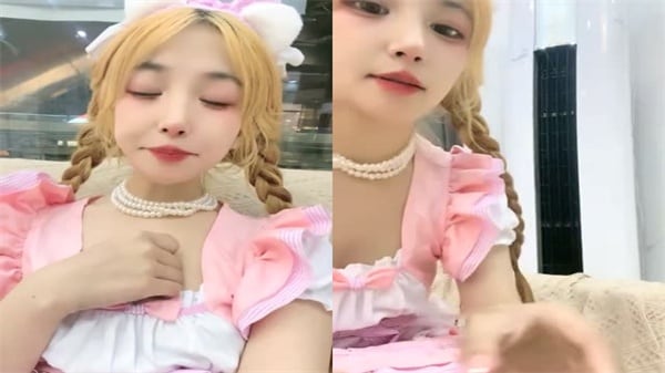 仆裙金发辩子女神