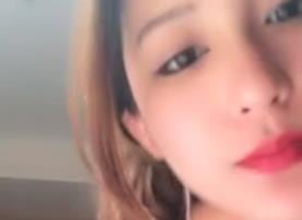 小美女露脸直播发骚射嘴里想不想干我大JB插我好吗大家一起来操我骚话不断.