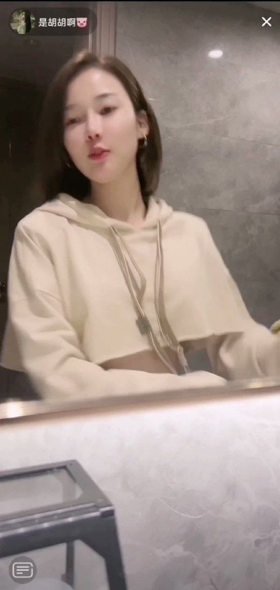 眼神不好的怕是看不见 本来就小而且还是闪现
